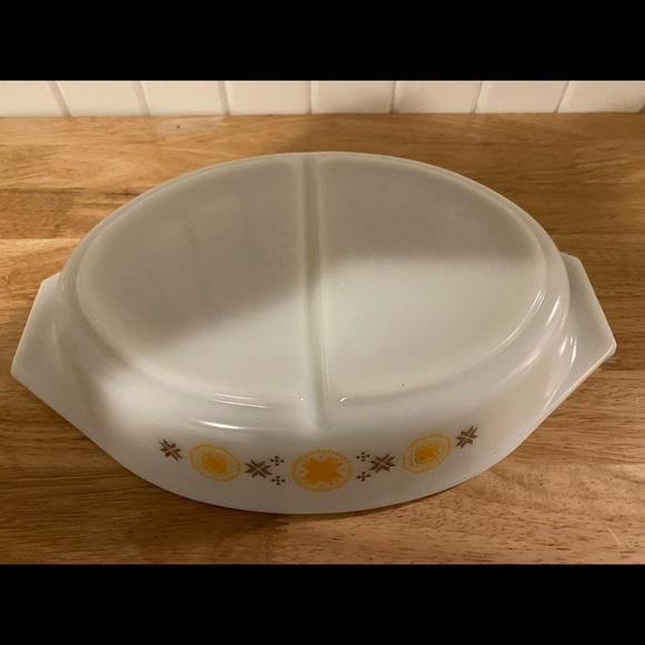 Pyrex, Town and Country, oval divided Casserole Dish, 1 1/2 Qt. - Picture 6 of 6